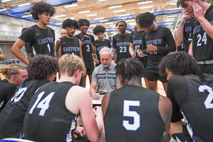 Photo by Earl Ebensteiner